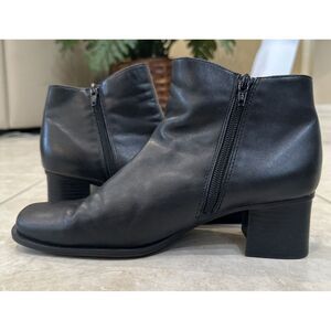 Covington Black Soft Leather Ankle Boots Side Zip Square Toes Block Heel‎ Sz 8M